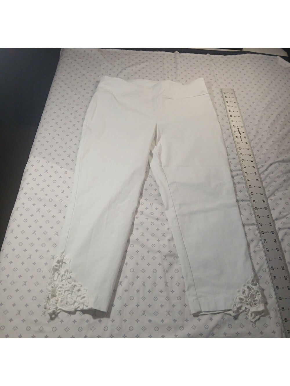 D.F.A. New York White Cropped Pants Lace Hem Size 12 Rayon Blend